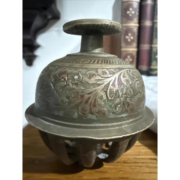 Antique/Vintage Indian Elephant Claw Bell,known as Temple Bell or elephant bell - Picture 2 of 8